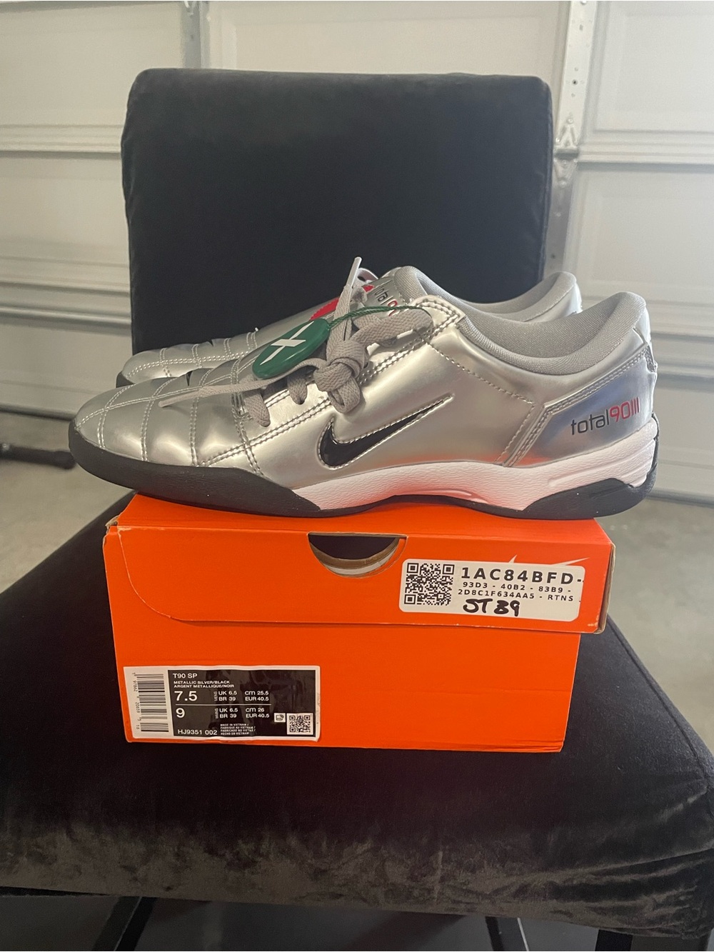 Nike Total 90 III Indoor Soccer Shoes - Silver/Black size 7.5
